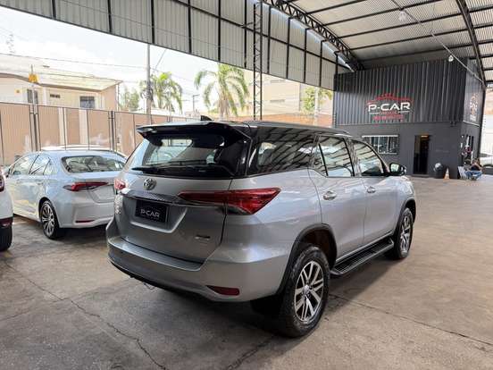 TOYOTA-HILUX SW4-2017