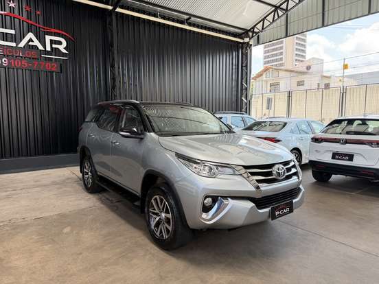 TOYOTA-HILUX SW4-2.7 SR 7 LUGARES 4X2 16V FLEX 4P AUTOMÁTICO TOYOTA-HILUX SW4-2017