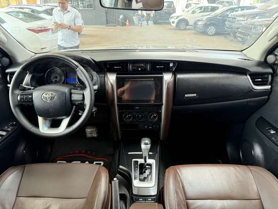 TOYOTA-HILUX SW4-2017