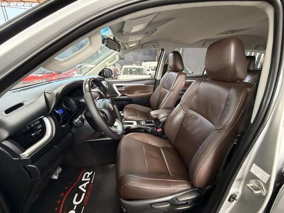 TOYOTA-HILUX SW4-2017