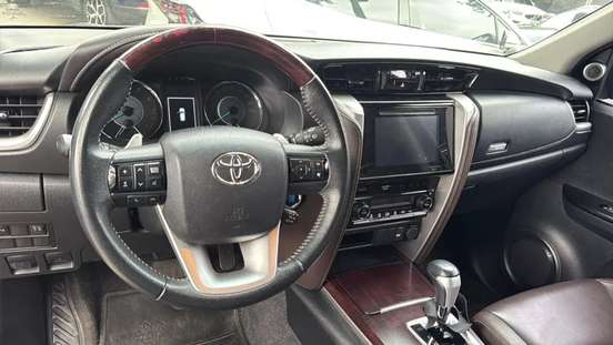 TOYOTA-HILUX SW4-2.7 SRV 7 LUGARES 4X2 16V FLEX 4P AUTOMÁTICO TOYOTA-HILUX SW4-2019