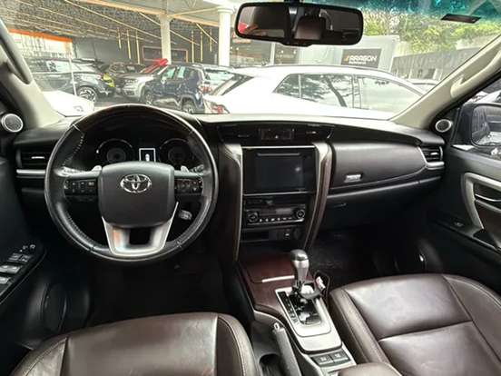 TOYOTA-HILUX SW4-2.7 SRV 7 LUGARES 4X2 16V FLEX 4P AUTOMÁTICO TOYOTA-HILUX SW4-2019