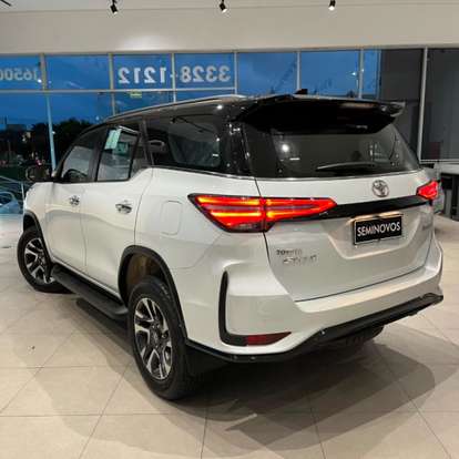 TOYOTA-HILUX SW4-2022