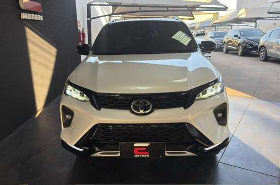 TOYOTA-HILUX SW4-2025