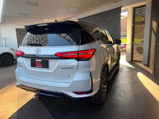 TOYOTA-HILUX SW4-2025