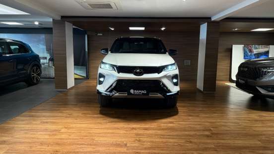 TOYOTA-HILUX SW4-2025