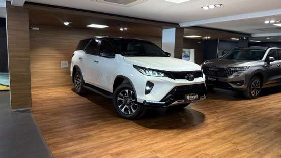 TOYOTA-HILUX SW4-2025