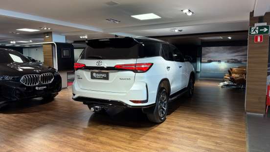 TOYOTA-HILUX SW4-2025