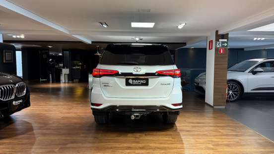 TOYOTA-HILUX SW4-2025