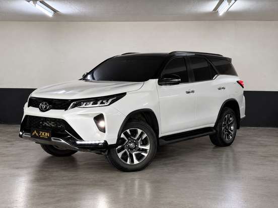 TOYOTA-HILUX SW4-2023