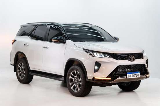 TOYOTA-HILUX SW4-2024