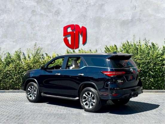 TOYOTA-HILUX SW4-2023