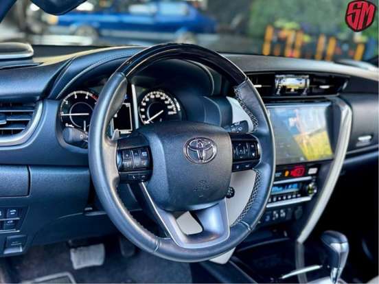 TOYOTA-HILUX SW4-2.8 D-4D TURBO DIESEL DIAMOND 7L 4X4 AUTOMÁTICO TOYOTA-HILUX SW4-2023