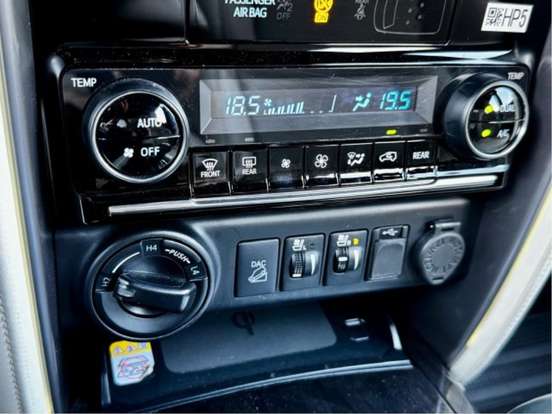 TOYOTA-HILUX SW4-2023