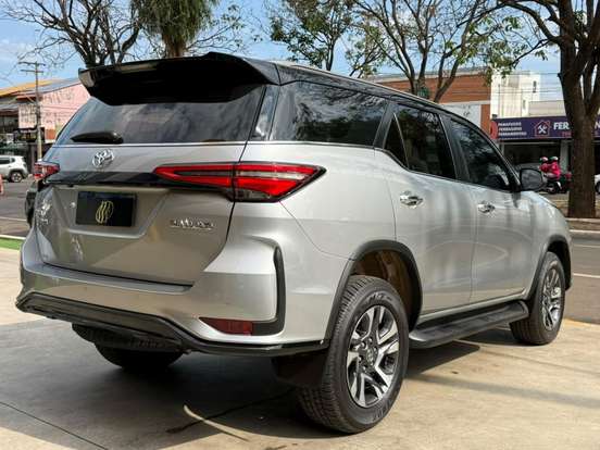 TOYOTA-HILUX SW4-2022