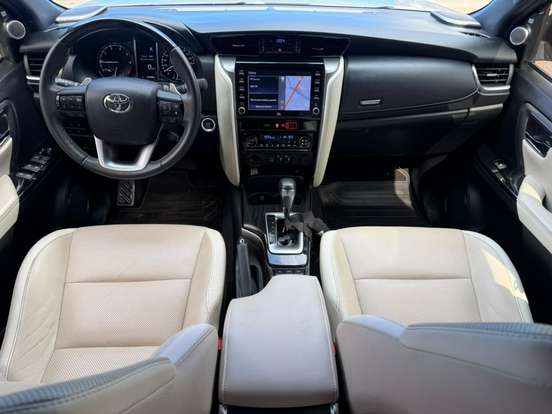TOYOTA-HILUX SW4-2.8 D-4D TURBO DIESEL DIAMOND 7L 4X4 AUTOMÁTICO TOYOTA-HILUX SW4-2022