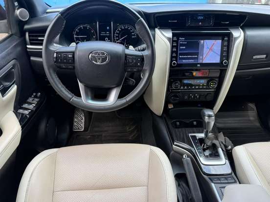 TOYOTA-HILUX SW4-2022