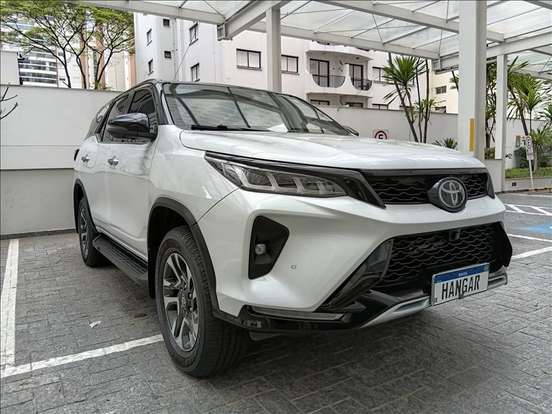 TOYOTA-HILUX SW4-2022