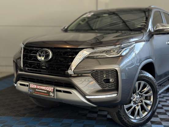 TOYOTA-HILUX SW4-2.8 D-4D TURBO DIESEL SRX 4X4 AUTOMÁTICO TOYOTA-HILUX SW4-2021