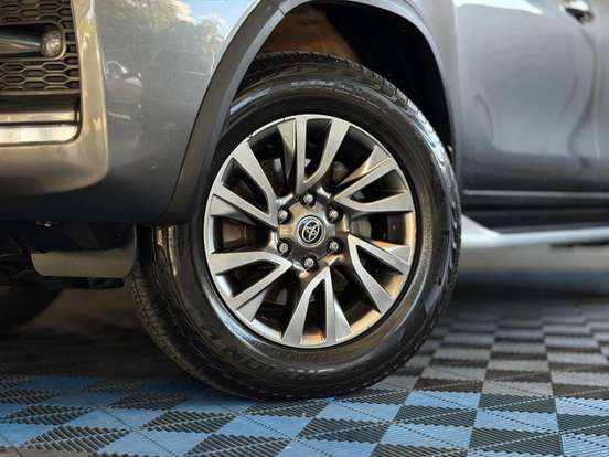 TOYOTA-HILUX SW4-2.8 D-4D TURBO DIESEL SRX 4X4 AUTOMÁTICO TOYOTA-HILUX SW4-2021