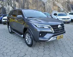 TOYOTA HILUX SW4 2.8 D-4D TURBO DIESEL SRX 4X4 AUTOMÁTICO TOYOTA HILUX SW4 2.8 D-4D TURBO DIESEL SRX 4X4 AUTOMÁTICO