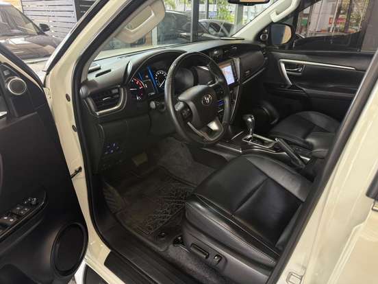 TOYOTA-HILUX SW4-2022