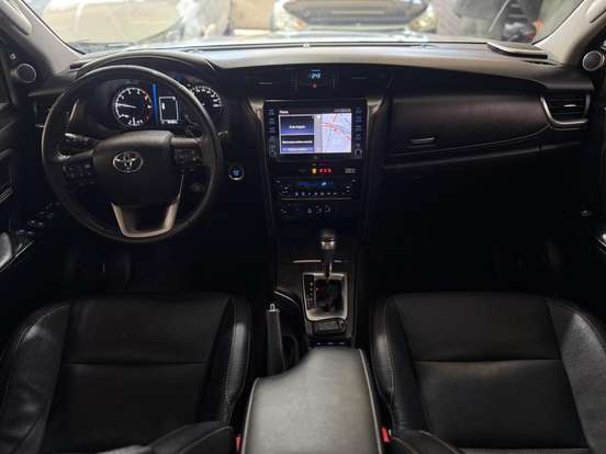 TOYOTA-HILUX SW4-2022