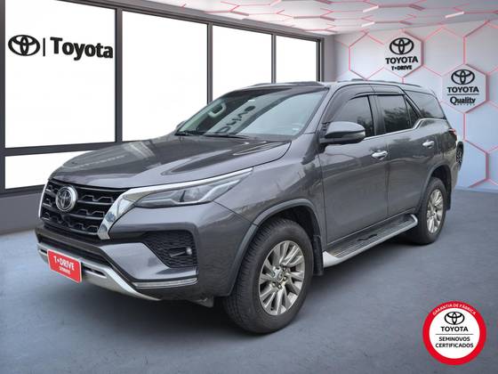 TOYOTA HILUX SW4 2.8 D-4D TURBO DIESEL SRX 4X4 AUTOMÁTICO
