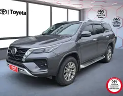 TOYOTA HILUX SW4 2.8 D-4D TURBO DIESEL SRX 4X4 AUTOMÁTICO TOYOTA HILUX SW4 2.8 D-4D TURBO DIESEL SRX 4X4 AUTOMÁTICO