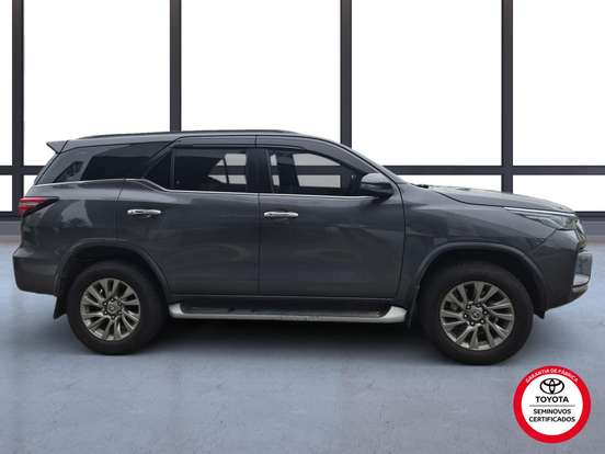 TOYOTA-HILUX SW4-2.8 D-4D TURBO DIESEL SRX 4X4 AUTOMÁTICO TOYOTA-HILUX SW4-2023