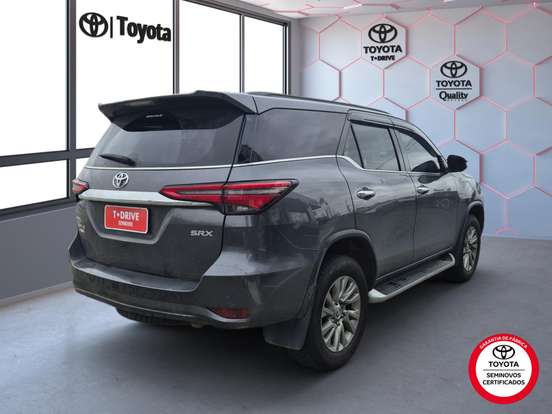 TOYOTA-HILUX SW4-2023