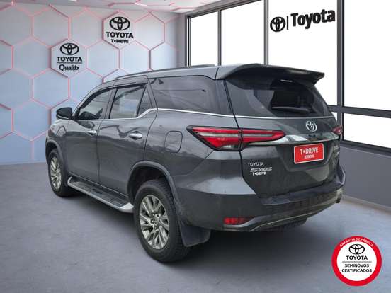 TOYOTA-HILUX SW4-2023