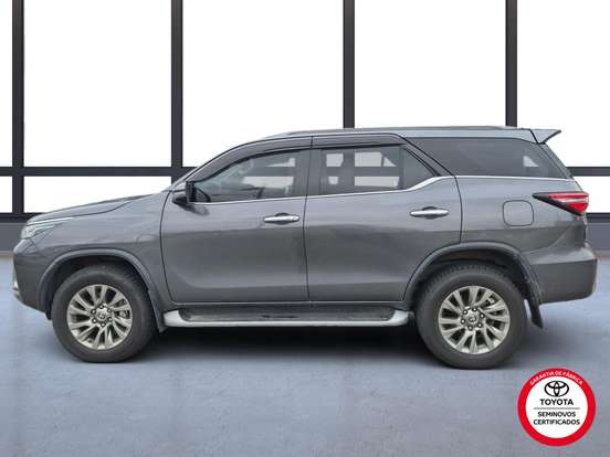 TOYOTA-HILUX SW4-2023