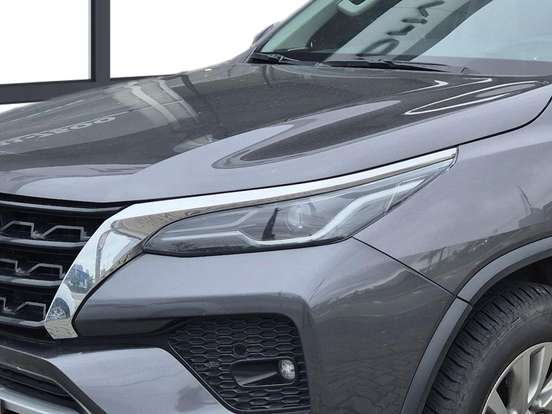 TOYOTA-HILUX SW4-2023