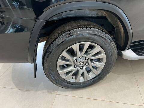 TOYOTA-HILUX SW4-2.8 D-4D TURBO DIESEL SRX 4X4 AUTOMÁTICO TOYOTA-HILUX SW4-2023