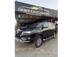 TOYOTA HILUX SW4 2.8 D-4D TURBO DIESEL SRX 7L 4X4 AUTOMÁTICO TOYOTA HILUX SW4 2.8 D-4D TURBO DIESEL SRX 7L 4X4 AUTOMÁTICO