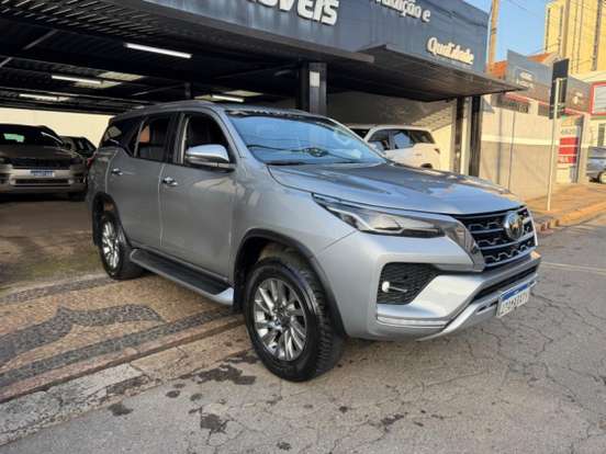 TOYOTA-HILUX SW4-2.8 D-4D TURBO DIESEL SRX 7L 4X4 AUTOMÁTICO TOYOTA-HILUX SW4-2023