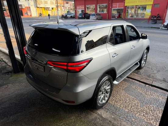 TOYOTA-HILUX SW4-2.8 D-4D TURBO DIESEL SRX 7L 4X4 AUTOMÁTICO TOYOTA-HILUX SW4-2023
