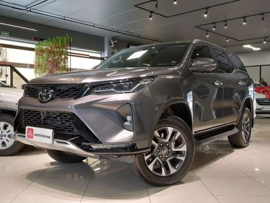 TOYOTA-HILUX SW4-2.8 D-4D TURBO DIESEL SRX PLATINUM 4X4 AUTOMÁTICO TOYOTA-HILUX SW4-2024