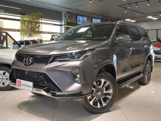 TOYOTA-HILUX SW4-2.8 D-4D TURBO DIESEL SRX PLATINUM 4X4 AUTOMÁTICO TOYOTA-HILUX SW4-2024