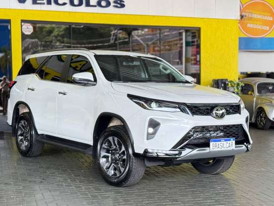 TOYOTA-HILUX SW4-2.8 D-4D TURBO DIESEL SRX PLATINUM 4X4 AUTOMÁTICO TOYOTA-HILUX SW4-2025