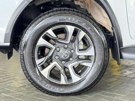 TOYOTA-HILUX SW4-2.8 D-4D TURBO DIESEL SRX PLATINUM 4X4 AUTOMÁTICO TOYOTA-HILUX SW4-2025