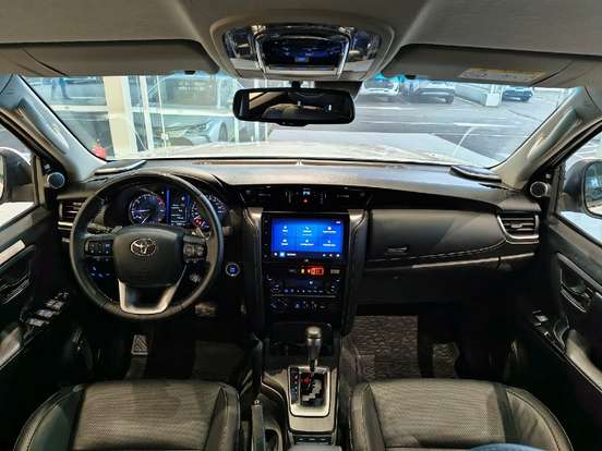 TOYOTA-HILUX SW4-2.8 D-4D TURBO DIESEL SRX PLATINUM 7L 4X4 AUTOMÁTICO TOYOTA-HILUX SW4-2024