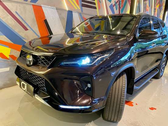 TOYOTA-HILUX SW4-2023