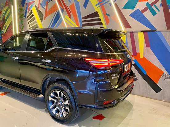 TOYOTA-HILUX SW4-2023