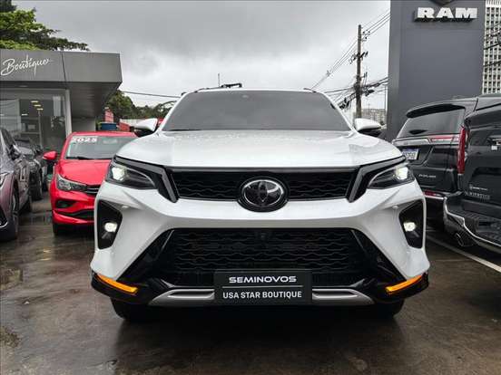 TOYOTA-HILUX SW4-2025