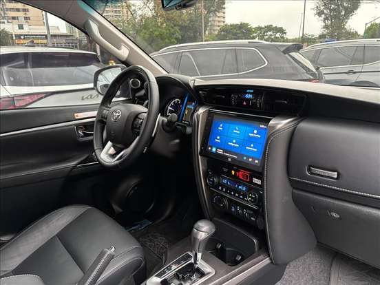 TOYOTA-HILUX SW4-2.8 D-4D TURBO DIESEL SRX PLATINUM 7L 4X4 AUTOMÁTICO TOYOTA-HILUX SW4-2025