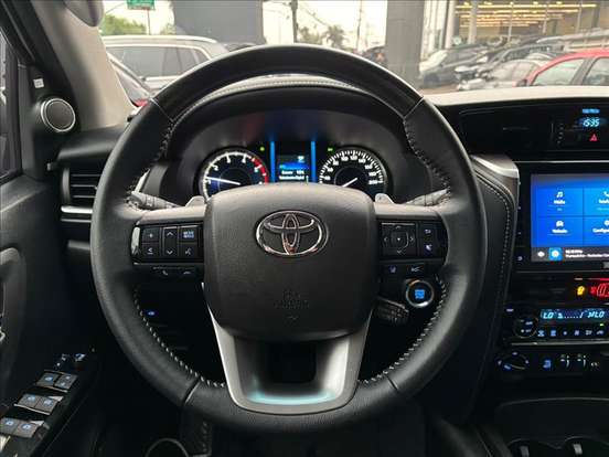 TOYOTA-HILUX SW4-2.8 D-4D TURBO DIESEL SRX PLATINUM 7L 4X4 AUTOMÁTICO TOYOTA-HILUX SW4-2025