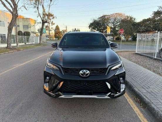 TOYOTA-HILUX SW4-2.8 D-4D TURBO DIESEL SRX PLATINUM 7L 4X4 AUTOMÁTICO TOYOTA-HILUX SW4-2025