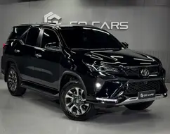 TOYOTA HILUX SW4 2.8 D-4D TURBO DIESEL SRX PLATINUM 7L 4X4 AUTOMÁTICO TOYOTA HILUX SW4 2.8 D-4D TURBO DIESEL SRX PLATINUM 7L 4X4 AUTOMÁTICO